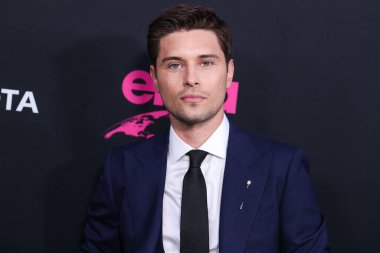 Amerikalı aktör Ronen Rubinstein, 8 Ekim 2022 'de Sunset Las Palmas Stüdyoları' nda düzenlenen 2022 Çevre Medya Derneği Ödül Töreni 'ne geldi..