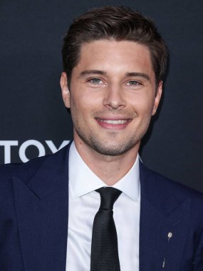 Amerikalı aktör Ronen Rubinstein, 8 Ekim 2022 'de Sunset Las Palmas Stüdyoları' nda düzenlenen 2022 Çevre Medya Derneği Ödül Töreni 'ne geldi..