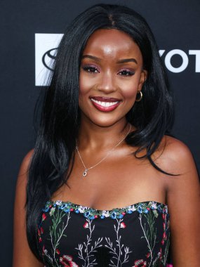 Wawa Gatheru, 8 Ekim 2022 'de Sunset Las Palmas Stüdyoları' nda düzenlenen 2022 Çevre Medya Derneği Ödül Töreni 'ne geldi..