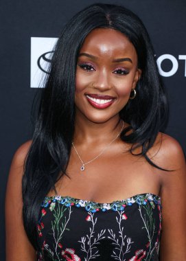 Wawa Gatheru, 8 Ekim 2022 'de Sunset Las Palmas Stüdyoları' nda düzenlenen 2022 Çevre Medya Derneği Ödül Töreni 'ne geldi..