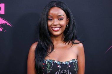 Wawa Gatheru, 8 Ekim 2022 'de Sunset Las Palmas Stüdyoları' nda düzenlenen 2022 Çevre Medya Derneği Ödül Töreni 'ne geldi..