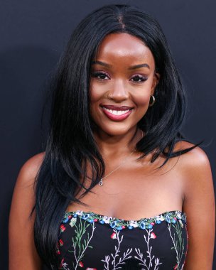 Wawa Gatheru, 8 Ekim 2022 'de Sunset Las Palmas Stüdyoları' nda düzenlenen 2022 Çevre Medya Derneği Ödül Töreni 'ne geldi.. 