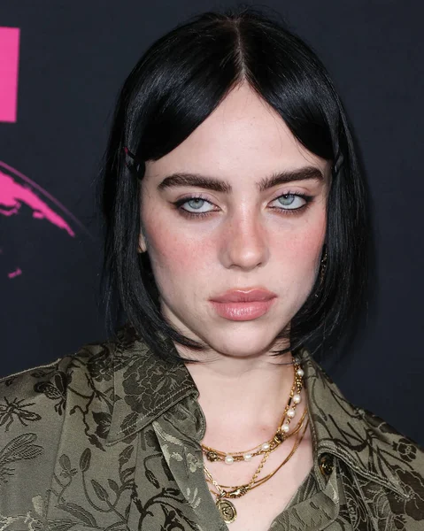 Americká Zpěvačka Skladatelka Billie Eilish Sobě Gucci Přijede Galavečer Ekologické — Stock fotografie