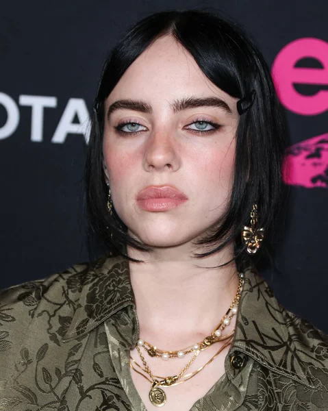 Cantora Compositora Americana Billie Eilish Vestindo Gucci Chega Gala Dos — Fotografia de Stock