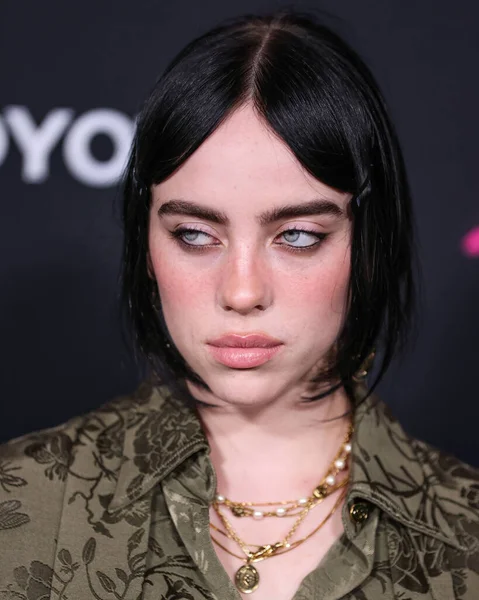 Billie Eilish Amerikai Énekes Dalszerző Guccit Visel Megérkezik 2022 Environmental — Stock Fotó