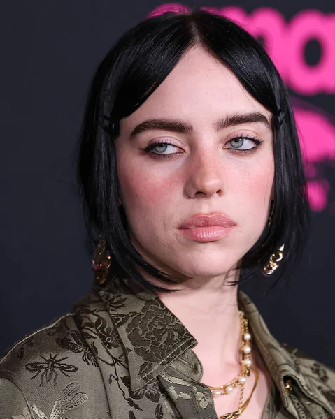 Billie Eilish Amerikai Énekes Dalszerző Guccit Visel Megérkezik 2022 Environmental — Stock Fotó