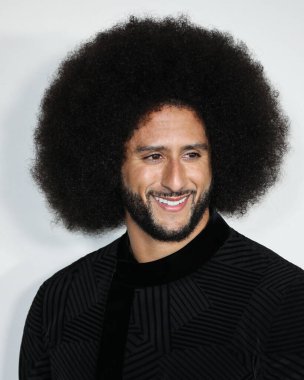 Amerikalı sivil haklar savunucusu ve eski futbolcu Colin Kaepernick, 28 Ekim 2021 'de Los Angeles, Kaliforniya' da bulunan Akademi Sinema Müzesi 'nde düzenlenen Netflix' in 'Colin in Siyah ve Beyaz Giyen 