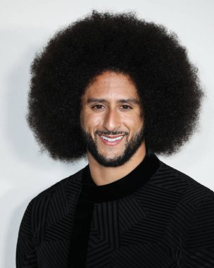 Amerikalı sivil haklar savunucusu ve eski futbolcu Colin Kaepernick, 28 Ekim 2021 'de Los Angeles, Kaliforniya' da bulunan Akademi Sinema Müzesi 'nde düzenlenen Netflix' in 'Colin in Siyah ve Beyaz Giyen 