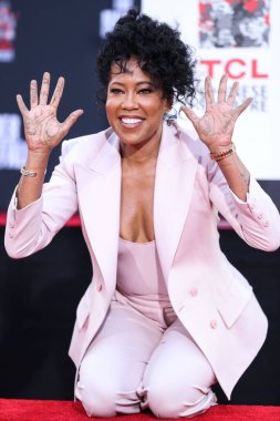 Aktris Regina King, 28 Ekim 2021 'de Hollywood, Los Angeles, Kaliforniya, ABD' deki TCL Çin Tiyatrosu IMAX Forecourt 'ta düzenlenen El İzleri ve Ayak İzleri Töreni' ne katıldı.. 