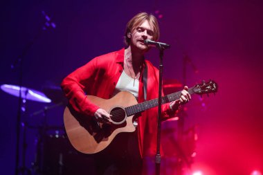 Şarkıcı FINNEAS (Finneas O 'Connell) 27 Ekim 2021' de Los Angeles, Kaliforniya, ABD 'de The Wiltern' de sahne almaktadır.. 