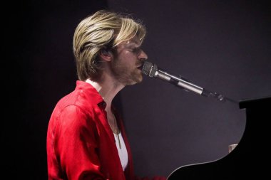 Şarkıcı FINNEAS (Finneas O 'Connell) 27 Ekim 2021' de Los Angeles, Kaliforniya, ABD 'de The Wiltern' de sahne almaktadır.. 