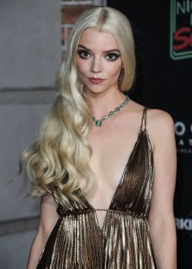 Dior elbisesi giyen aktris Anya Taylor-Joy, 25 Ekim 2021 'de Los Angeles, Kaliforniya, ABD' de bulunan Akademi Sinema Müzesi 'nde düzenlenen Focus Features' Last Night In Soho 'nun Los Angeles galasına geldi.. 