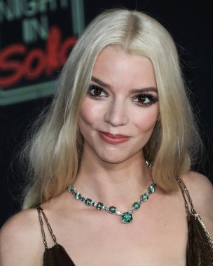 Dior elbisesi giyen aktris Anya Taylor-Joy, 25 Ekim 2021 'de Los Angeles, Kaliforniya, ABD' de bulunan Akademi Sinema Müzesi 'nde düzenlenen Focus Features' Last Night In Soho 'nun Los Angeles galasına geldi.. 