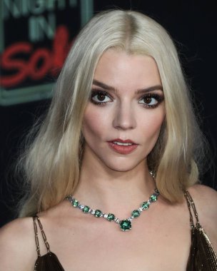 Dior elbisesi giyen aktris Anya Taylor-Joy, 25 Ekim 2021 'de Los Angeles, Kaliforniya, ABD' de bulunan Akademi Sinema Müzesi 'nde düzenlenen Focus Features' Last Night In Soho 'nun Los Angeles galasına geldi.. 