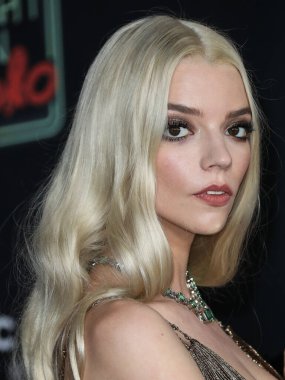 Dior elbisesi giyen aktris Anya Taylor-Joy, 25 Ekim 2021 'de Los Angeles, Kaliforniya, ABD' de bulunan Akademi Sinema Müzesi 'nde düzenlenen Focus Features' Last Night In Soho 'nun Los Angeles galasına geldi.. 