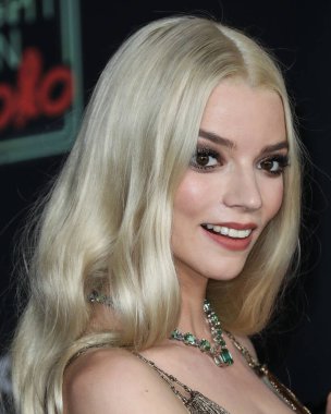 Dior elbisesi giyen aktris Anya Taylor-Joy, 25 Ekim 2021 'de Los Angeles, Kaliforniya, ABD' de bulunan Akademi Sinema Müzesi 'nde düzenlenen Focus Features' Last Night In Soho 'nun Los Angeles galasına geldi.. 