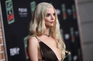 Dior elbisesi giyen aktris Anya Taylor-Joy, 25 Ekim 2021 'de Los Angeles, Kaliforniya, ABD' de bulunan Akademi Sinema Müzesi 'nde düzenlenen Focus Features' Last Night In Soho 'nun Los Angeles galasına geldi.. 