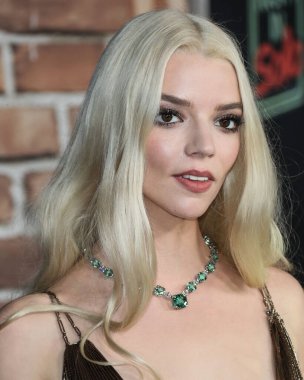 Dior elbisesi giyen aktris Anya Taylor-Joy, 25 Ekim 2021 'de Los Angeles, Kaliforniya, ABD' de bulunan Akademi Sinema Müzesi 'nde düzenlenen Focus Features' Last Night In Soho 'nun Los Angeles galasına geldi.. 
