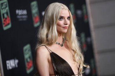 Dior elbisesi giyen aktris Anya Taylor-Joy, 25 Ekim 2021 'de Los Angeles, Kaliforniya, ABD' de bulunan Akademi Sinema Müzesi 'nde düzenlenen Focus Features' Last Night In Soho 'nun Los Angeles galasına geldi.. 