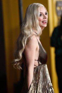Dior elbisesi giyen aktris Anya Taylor-Joy, 25 Ekim 2021 'de Los Angeles, Kaliforniya, ABD' de bulunan Akademi Sinema Müzesi 'nde düzenlenen Focus Features' Last Night In Soho 'nun Los Angeles galasına geldi.. 
