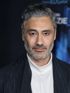Yönetmen Taika Waititi, 25 Ekim 2021 'de ABD' nin Kaliforniya eyaletinin Los Angeles kentinde bulunan Akademi Sinema Müzesi 'nde düzenlenen Odak Özellikleri' nin Los Angeles galasına geldi.. 