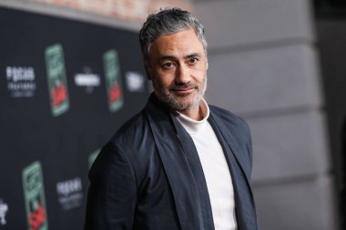 Yönetmen Taika Waititi, 25 Ekim 2021 'de ABD' nin Kaliforniya eyaletinin Los Angeles kentinde bulunan Akademi Sinema Müzesi 'nde düzenlenen Odak Özellikleri' nin Los Angeles galasına geldi.. 