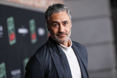 Yönetmen Taika Waititi, 25 Ekim 2021 'de ABD' nin Kaliforniya eyaletinin Los Angeles kentinde bulunan Akademi Sinema Müzesi 'nde düzenlenen Odak Özellikleri' nin Los Angeles galasına geldi.. 