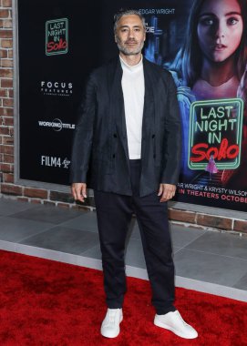 Yönetmen Taika Waititi, 25 Ekim 2021 'de ABD' nin Kaliforniya eyaletinin Los Angeles kentinde bulunan Akademi Sinema Müzesi 'nde düzenlenen Odak Özellikleri' nin Los Angeles galasına geldi.. 