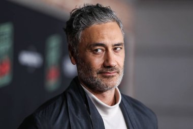 Yönetmen Taika Waititi, 25 Ekim 2021 'de ABD' nin Kaliforniya eyaletinin Los Angeles kentinde bulunan Akademi Sinema Müzesi 'nde düzenlenen Odak Özellikleri' nin Los Angeles galasına geldi.. 