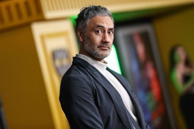 Yönetmen Taika Waititi, 25 Ekim 2021 'de ABD' nin Kaliforniya eyaletinin Los Angeles kentinde bulunan Akademi Sinema Müzesi 'nde düzenlenen Odak Özellikleri' nin Los Angeles galasına geldi.. 