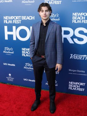 Aktör Carson MacCormac, 24 Ekim 2021 'de Newport Beach, Orange County, Kaliforniya, ABD' de düzenlenen Festival Onurlu ve Variety 'nin İzlenecek 10 Oyuncusu Festivali' ne geliyor.. 