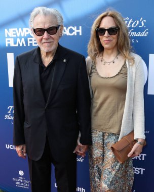 Aktris Gail Kastner ve kocası Harvey Keitel, 24 Ekim 2021 'de ABD' nin Kaliforniya eyaletinin Newport Beach kentinde düzenlenen 22. Newport Beach Film Festivali 'ne geldiler..