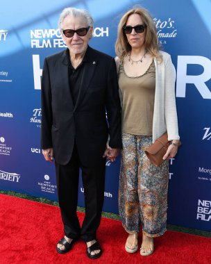 Aktris Gail Kastner ve kocası Harvey Keitel, 24 Ekim 2021 'de ABD' nin Kaliforniya eyaletinin Newport Beach kentinde düzenlenen 22. Newport Beach Film Festivali 'ne geldiler..