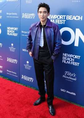 Aktör Justin H. Min, 24 Ekim 2021 'de Newport Beach, Orange County, Kaliforniya, ABD' de düzenlenen Balboa Bay Club and Resort 'ta düzenlenen 22. Geleneksel Newport Sahili Film Festivali - Festival Onurları ve Variety' nin izlenecek 10 Oyuncusu.