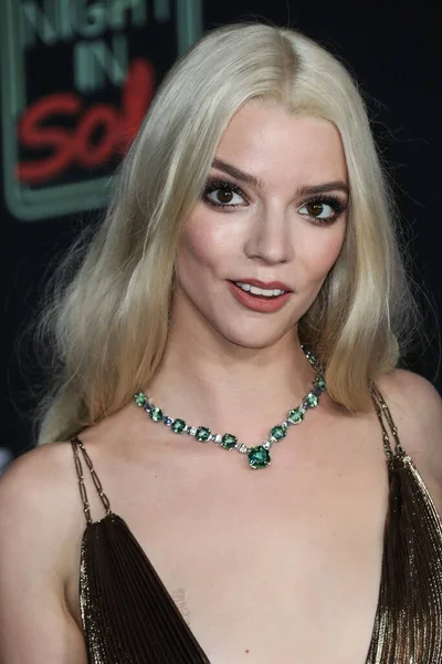 Herečka Anya Taylor Joy Diorových Šatech Přijíždí Los Angeles Premiere — Stock fotografie