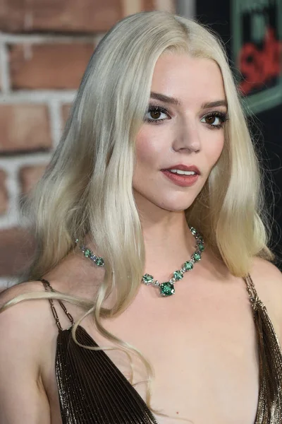 Herečka Anya Taylor Joy Diorových Šatech Přijíždí Los Angeles Premiere — Stock fotografie