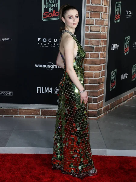 Atriz Thomasin Mckenzie Vestindo Jóias Bvlgari Chega Los Angeles Premiere — Fotografia de Stock