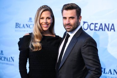 Ashley Slack ve aktör Jason Wahler, 23 Ekim 2021 'de Laguna Beach, Orange County, Kaliforniya, ABD' de düzenlenen 14. Yıllık Oceana Deniz Değişimi Yaz Partisi 'ne geldiler.. 