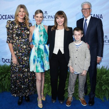 Aktris Laura Dern, aktris Ocak Jones, aktris Mary Steenburgen, Xander Dane Jones ve aktör Ted Danson, 23 Ekim 2021 'de Laguna Beach, Kaliforniya' da düzenlenen 14.     