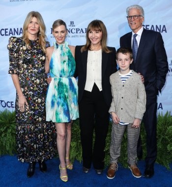 Aktris Laura Dern, aktris Ocak Jones, aktris Mary Steenburgen, Xander Dane Jones ve aktör Ted Danson, 23 Ekim 2021 'de Laguna Beach, Kaliforniya' da düzenlenen 14.     
