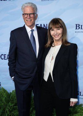 Aktör Ted Danson ve aktris Mary Steenburgen, 23 Ekim 2021 'de Laguna Beach, Orange County, Kaliforniya, ABD' de düzenlenen 14. Geleneksel Oceana Deniz Değişimi Yaz Partisi 'ne geldiler.. 