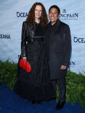 Aktris Ursula Whittaker ve kocası / aktörü Oscar Nunez, 23 Ekim 2021 'de Laguna Beach, Orange County, Kaliforniya, ABD' de düzenlenen 14. Yıllık Oceana Deniz Değişimi Yaz Partisi 'ne geldiler.. 