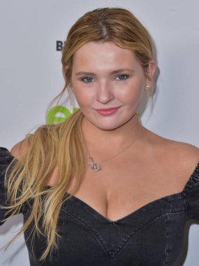 Aktris Abigail Breslin, 16 Ekim 2021 'de GeARBOX LA' da düzenlenen Çevre Medya Derneği (EMA) Ödül Galasına geldi..