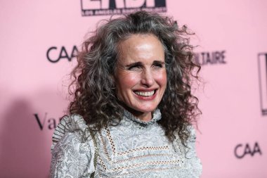 Aktris Andie MacDowell, Los Angeles, Kaliforniya, Beverly Hills 'te 16 Ekim 2021' de The Pritzker Estate 'te düzenlenen unutulmaz bir akşam galasına geliyor..