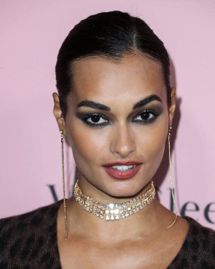 Model Gizele Oliveira, Los Angeles, Kaliforniya, Beverly Hills 'te 16 Ekim 2021' de The Pritzker Estate 'te düzenlenen unutulmaz bir akşam galasına geliyor..