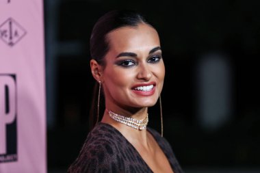 Model Gizele Oliveira, Los Angeles, Kaliforniya, Beverly Hills 'te 16 Ekim 2021' de The Pritzker Estate 'te düzenlenen unutulmaz bir akşam galasına geliyor..