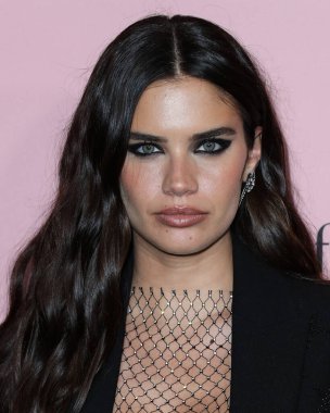 Model Sara Sampaio, Los Angeles, Kaliforniya, Beverly Hills 'te 16 Ekim 2021' de The Pritzker Estate 'te düzenlenen Unutulmaz Yıldızlar Altında Akşam Galası' na geliyor..
