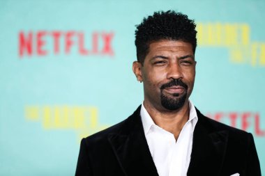 Komedyen Deon Cole 13 Ekim 2021 'de Los Angeles, Kaliforniya, ABD' de bulunan Shrine Auditorium ve Expo Hall 'da düzenlenen Netflix' in 