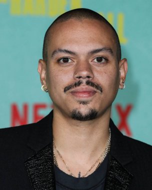 Aktör Evan Ross 13 Ekim 2021 'de Los Angeles, Kaliforniya, ABD' deki Shrine Auditorium ve Expo Hall 'da düzenlenen Netflix' in 