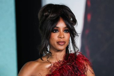 Şarkıcı Kelly Rowland, 13 Ekim 2021 'de Los Angeles, Kaliforniya, ABD' deki Shrine Auditorium ve Expo Hall 'da düzenlenen Netflix' in 